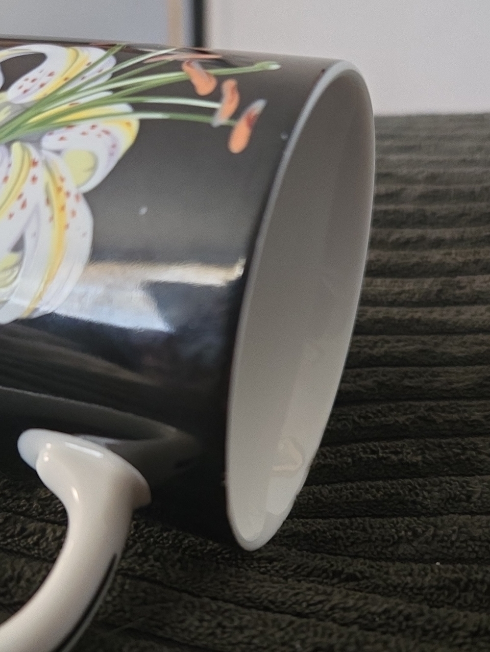 Mrs. Delaney's Flowers Mug by Tiffany & Co. Iris design. - Picture 12 of 12
